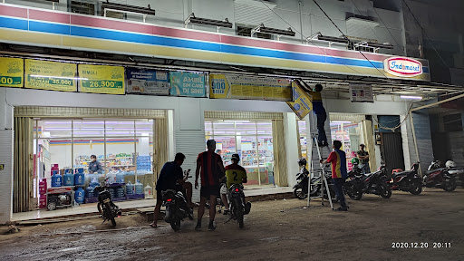 Indomaret Cikeas Country