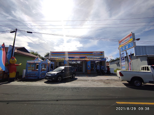 Indomaret raya pitu
