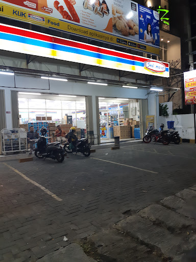 Indomaret Piere Tendean 11