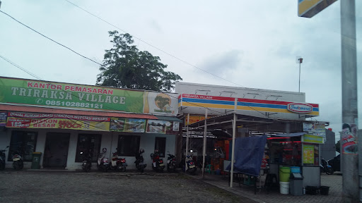 Indomaret Triraksa Village