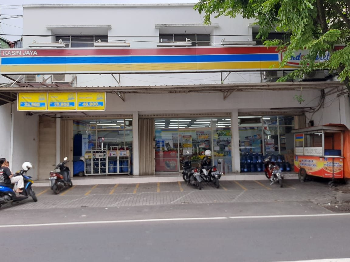 Indomaret samping sagita