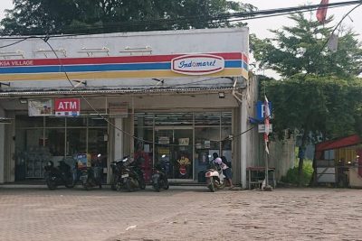 indomaret triraksa village